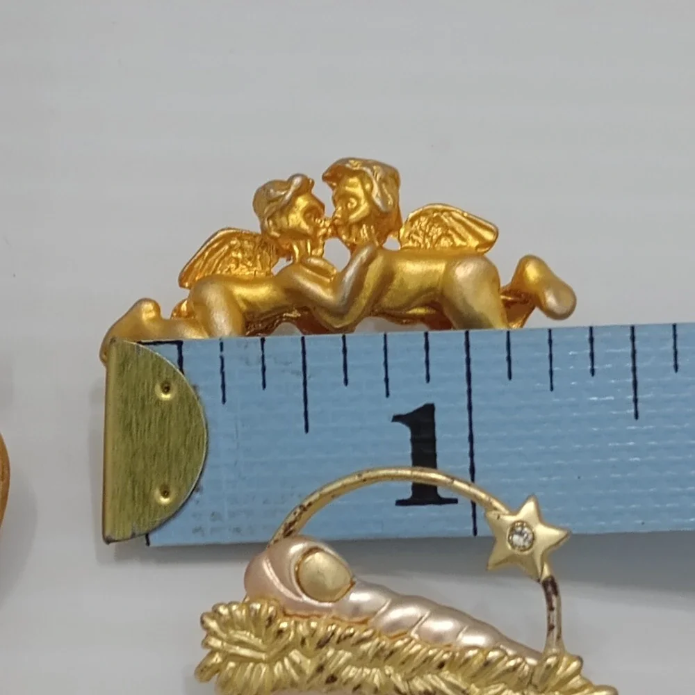 Lot 3 Vintage Gold Tone Brooches Avon Apple Angel‎ Nativity